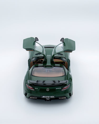Mercedes SLS Black Series Irish Green 1/18 Minichamps